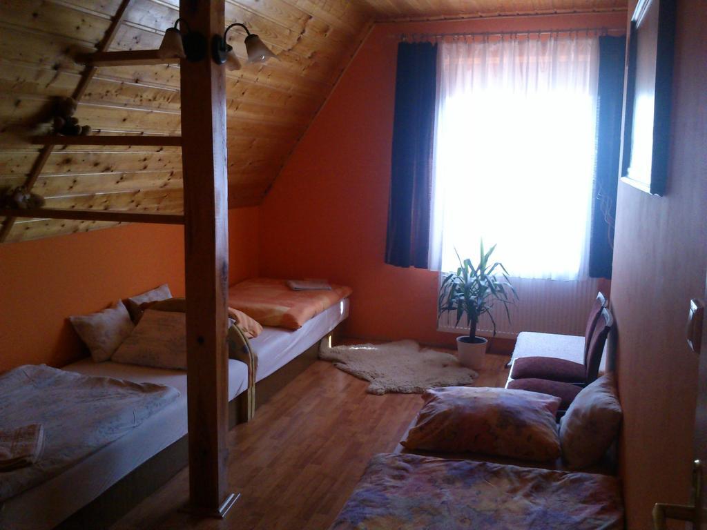 Agave Apartman Sarvar Ruang foto