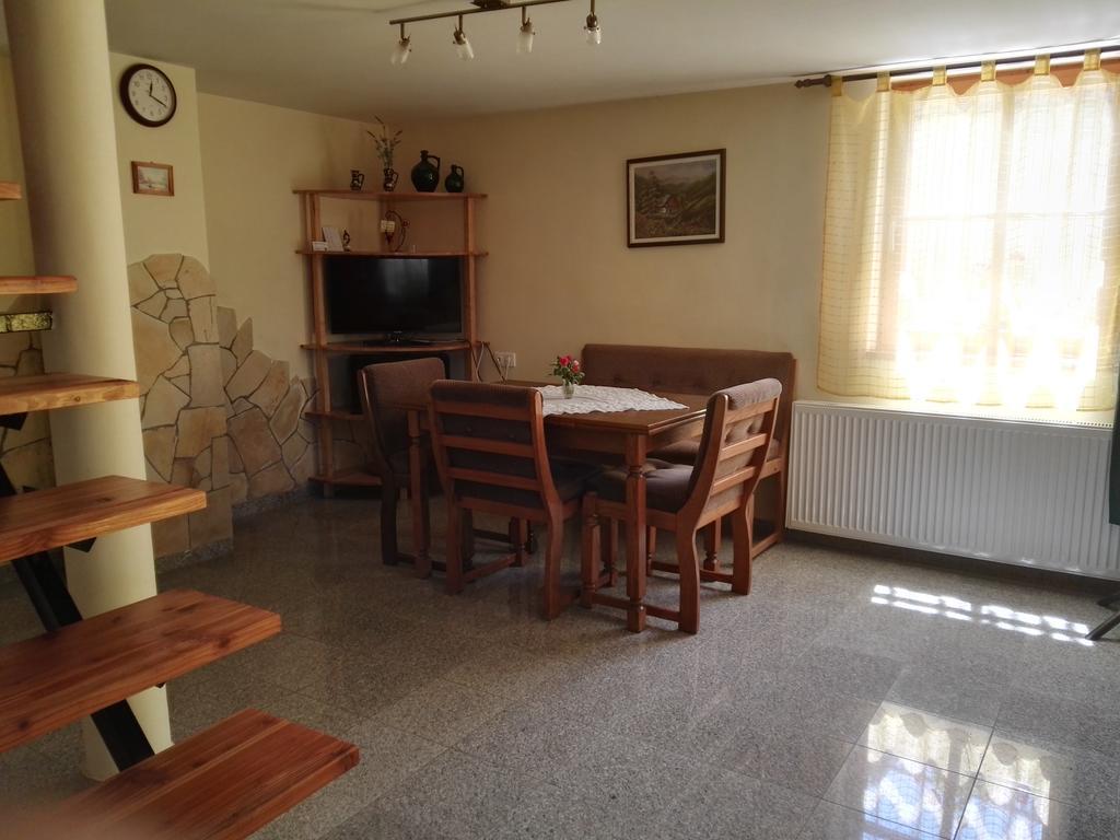 Agave Apartman Sarvar Bagian luar foto