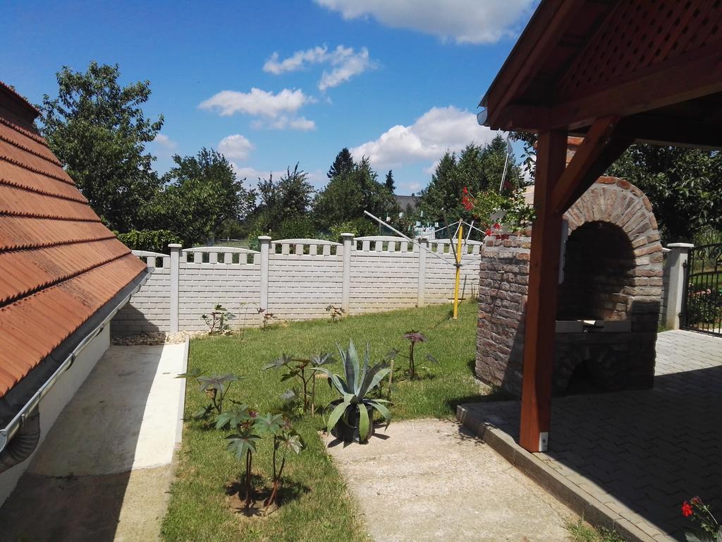 Agave Apartman Sarvar Bagian luar foto
