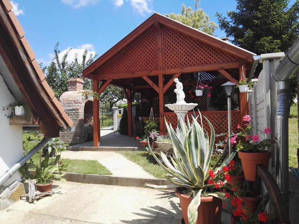 Agave Apartman Sarvar Bagian luar foto